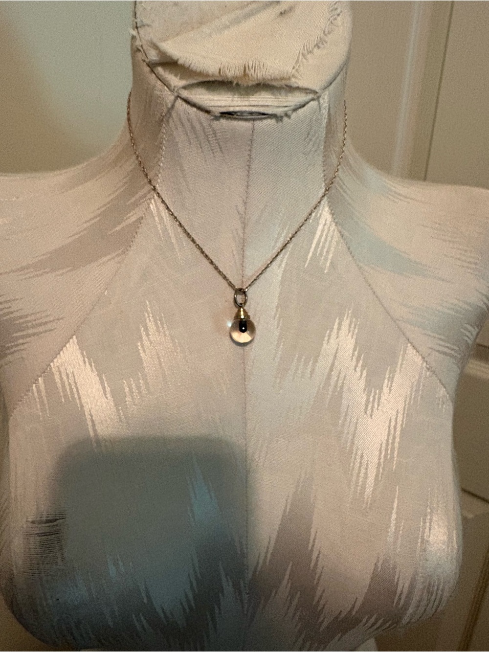 Vintage Silvertone drop Disc Pendant Necklace - Silvertone